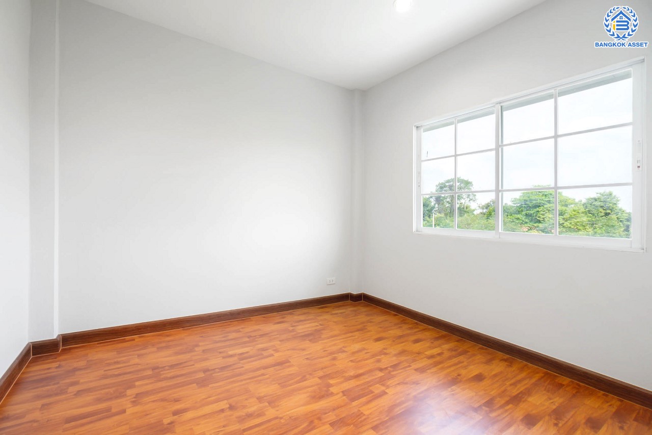 บ้านมือสองตกแต่งใหม่ ทำเลโซนเมือง! ม.นนทกาญจน์ นครอินทร์-พระราม5 บ้านแฝดหลังใหญ่ เนื้อที่ 44 ตร.ว. ฟังก์ชัน 3 ห้องนอน 3 ห้องน้ำ บนทำเลเชื่อมต่อทุกการเดินทาง ใกล้สะพานพระรามห้า และรถไฟฟ้า "สถานีแยกติวานนท์"